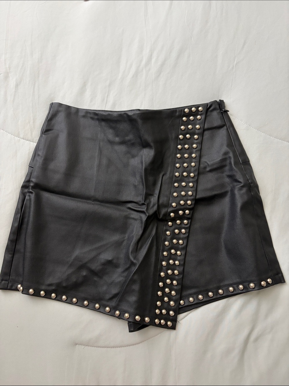 SHEIN Black Faux Leather Stud-Trim Skort